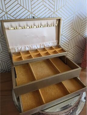 Vintage 1950s Mele Jewelry Box Gold Velvet Interior Auto-Sliding Drawer 3 Tier